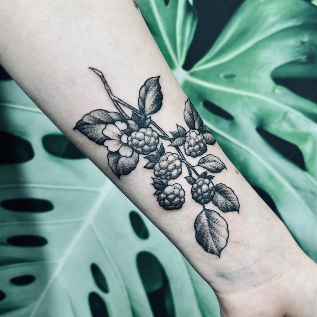 tatuaże gruba igła tattoo studio kraków